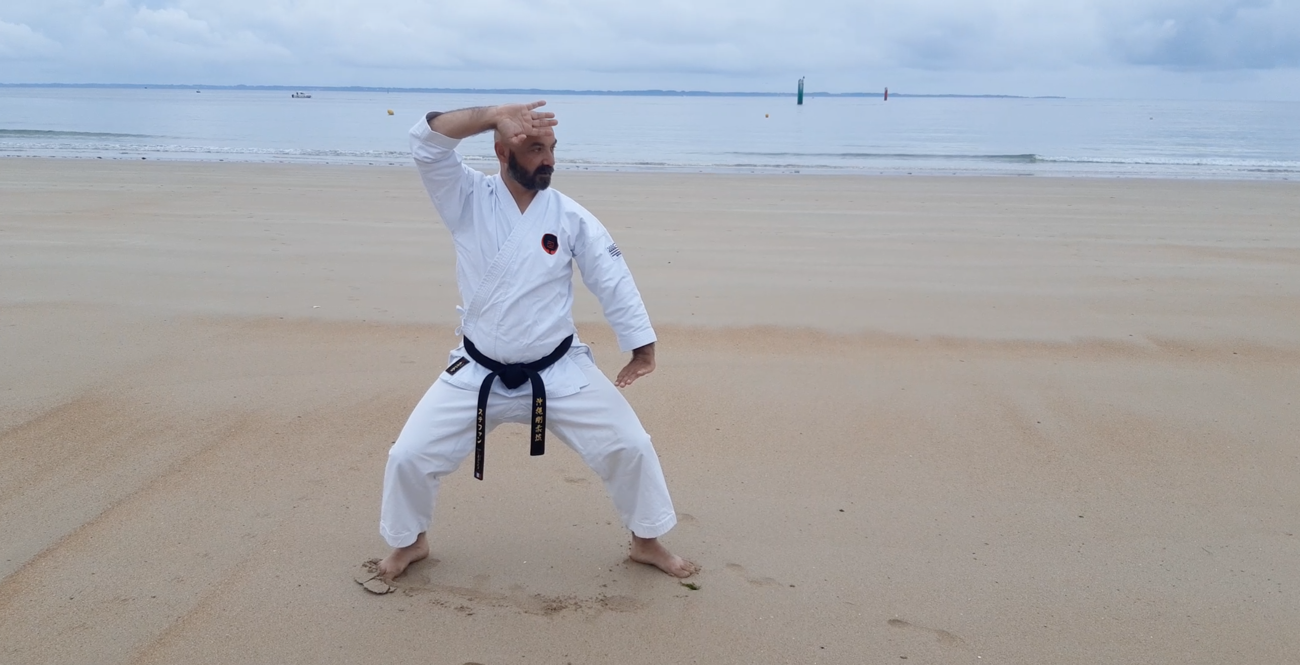 Professeur exerçant sur la plage